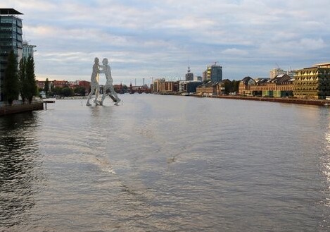 Ideales Bürogebäude für Coworking nahe der Spree im dynamischen und kreatives  Stadtteil  Berlin-Friedrichshain