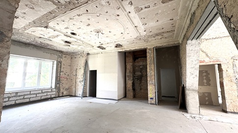 Kernsanierte Altbauwohnung mit Einliegerwohnung zur Selbstausstattung für den Innenausbau !